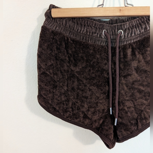 NWT PrettyLittleThing Quilted Sweat Shorts - Picture 4 of 7